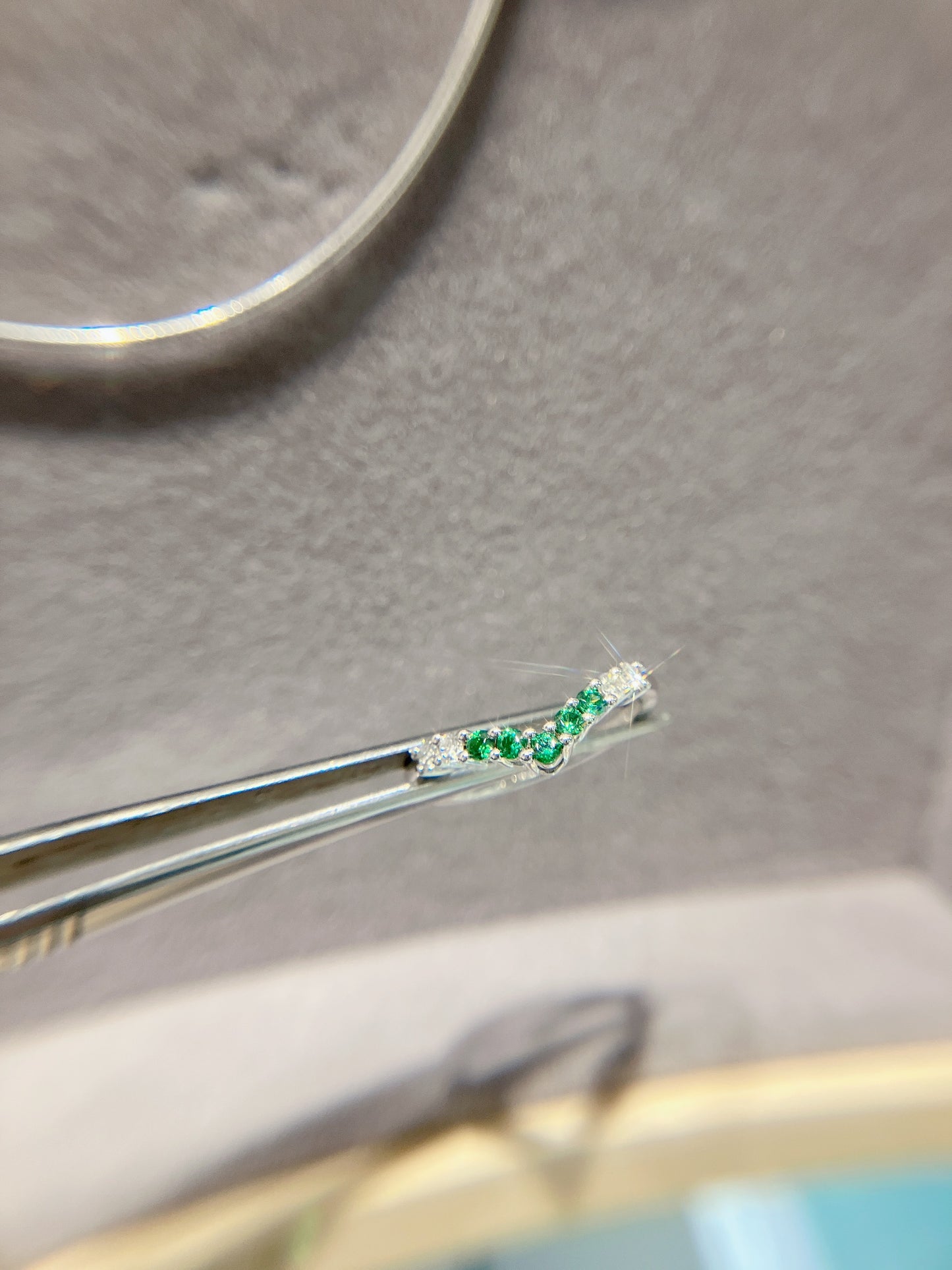 *New* S925 綠色鋯石拼碎鑽V形線戒42AJR0450