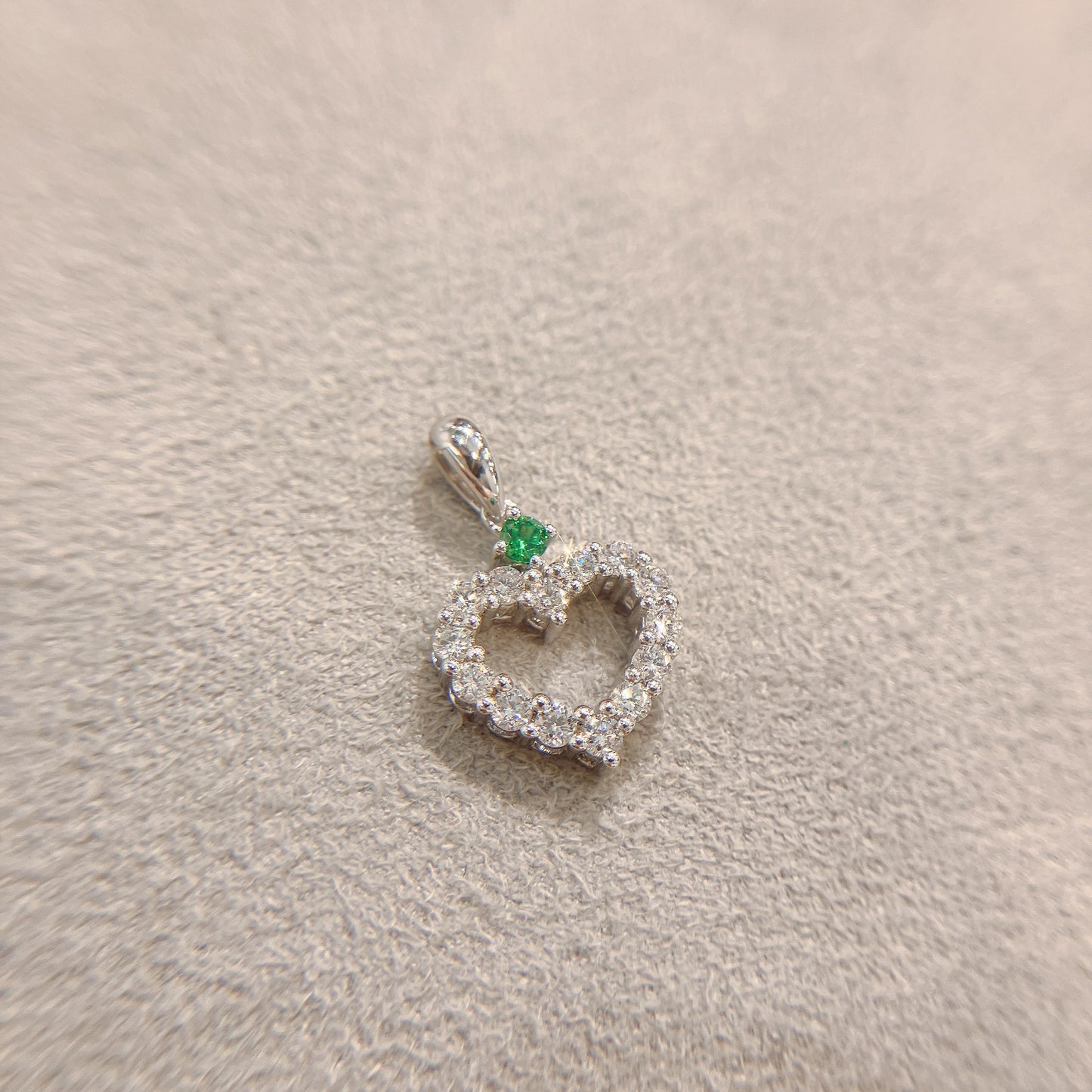 S925 優雅鏤空心形碎鑽拼綠鋯石吊墜42AJN0176