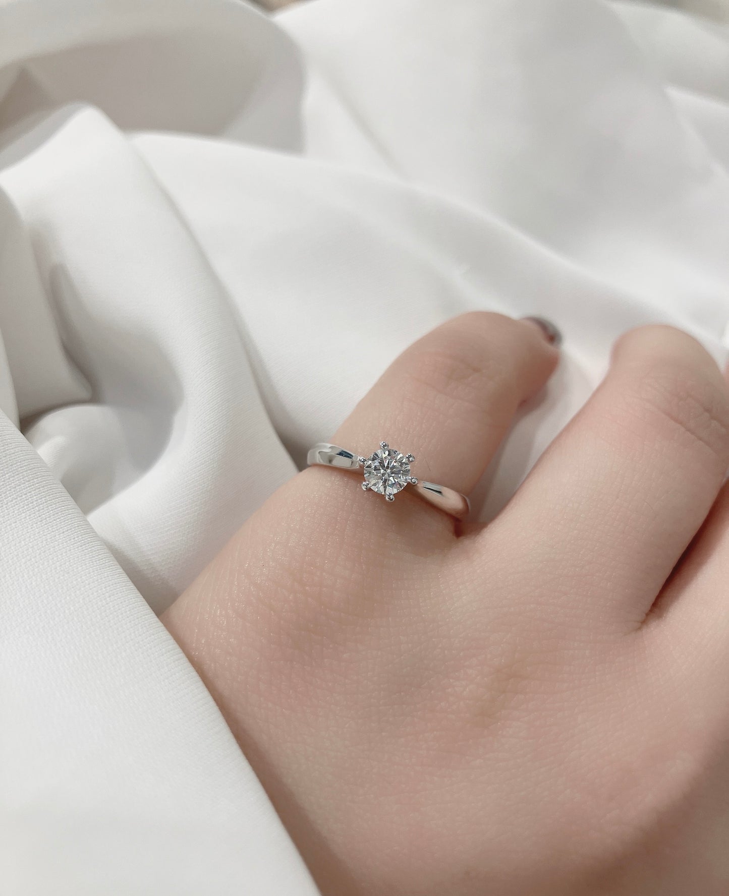 小巧典雅六爪18K鑽石戒指H19756