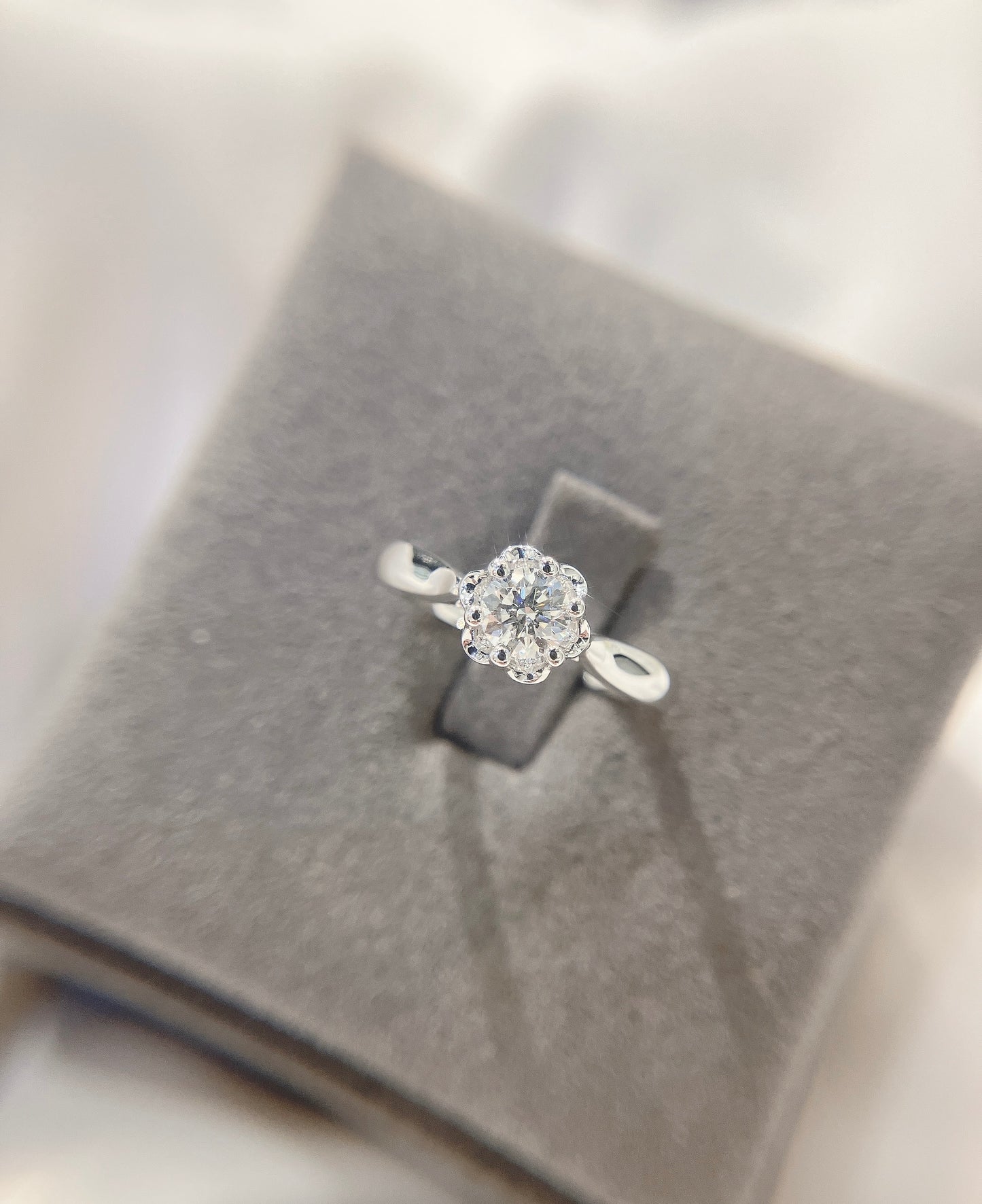 *New*簡約含苞花形六爪18K鑽石戒指H26242